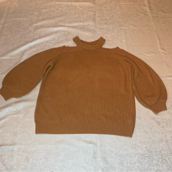 Gold Women Cold Shoulder Long Sleeve Sweater Open Back Chunky Knit Size Medium - Picture 3 of 8